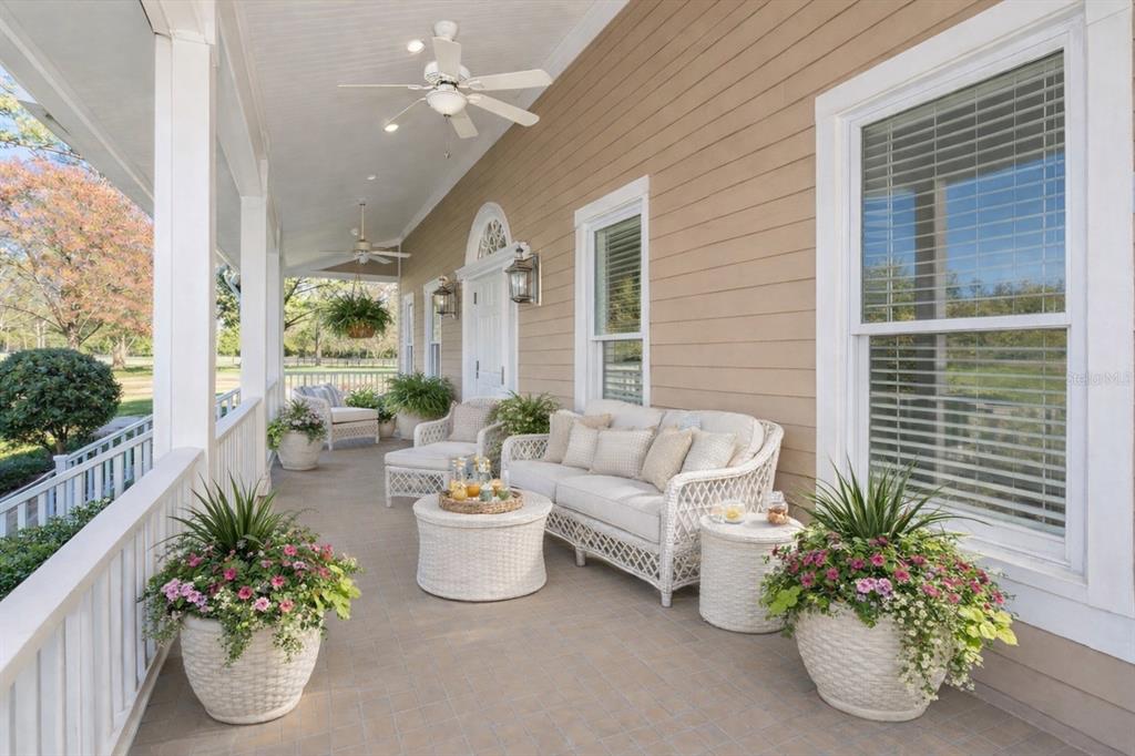 9299 Southwest Lipe Road Arcadia, FL 34269 - Photo 6 of 68 a lobby with furniture and flowers