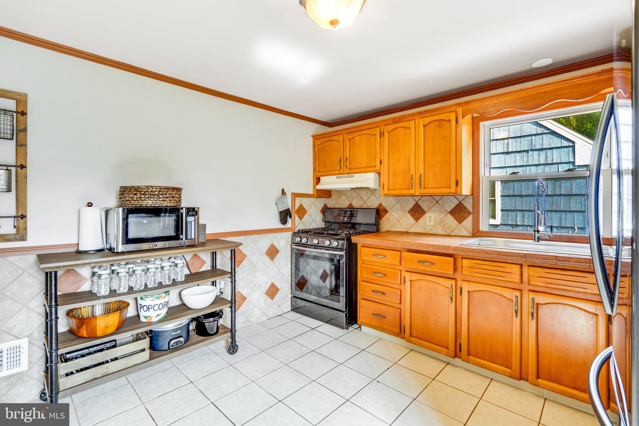 209 Kuser Road Hamilton, NJ 08619 - Photo 6 of 21 Gallery Image 6