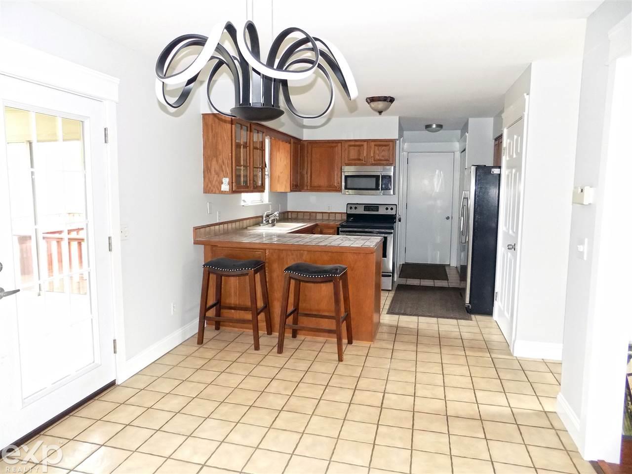 6460 Waldon Road Clarkston, MI 48346 - Photo 11 of 38 50038582-10.JPG