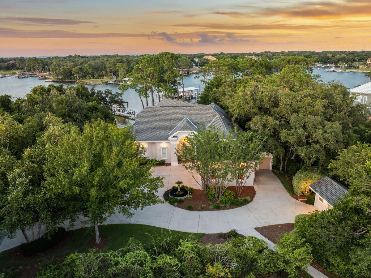 702 Beach Drive Destin, FL 32541 - Photo 2 of 69 photo_online_002