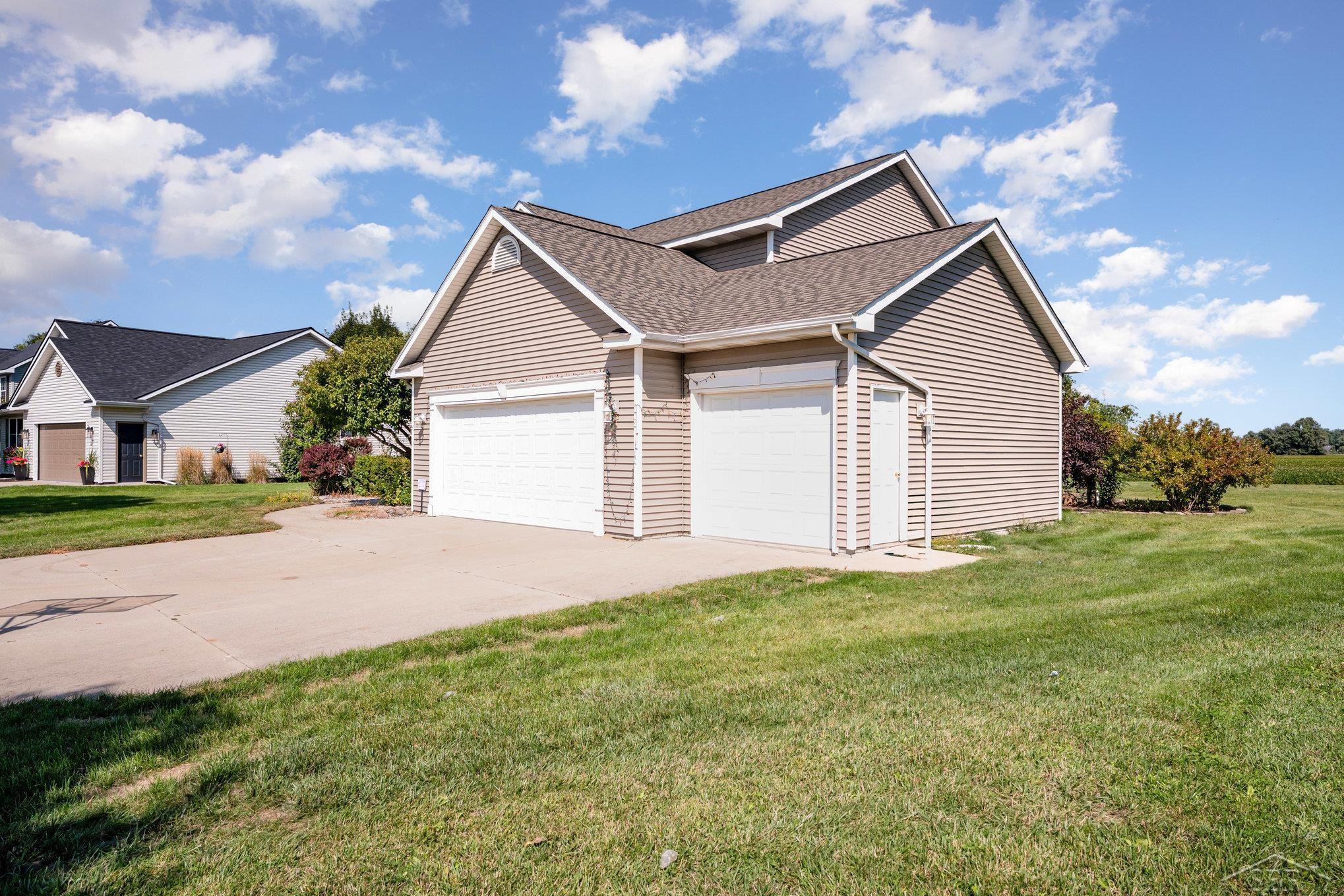 6288 Rockingham Place Saginaw, MI 48603 - Photo 3 of 32 50188288-f72c4c41-75b3-477a-b171-1f9a0501b7af.JPG