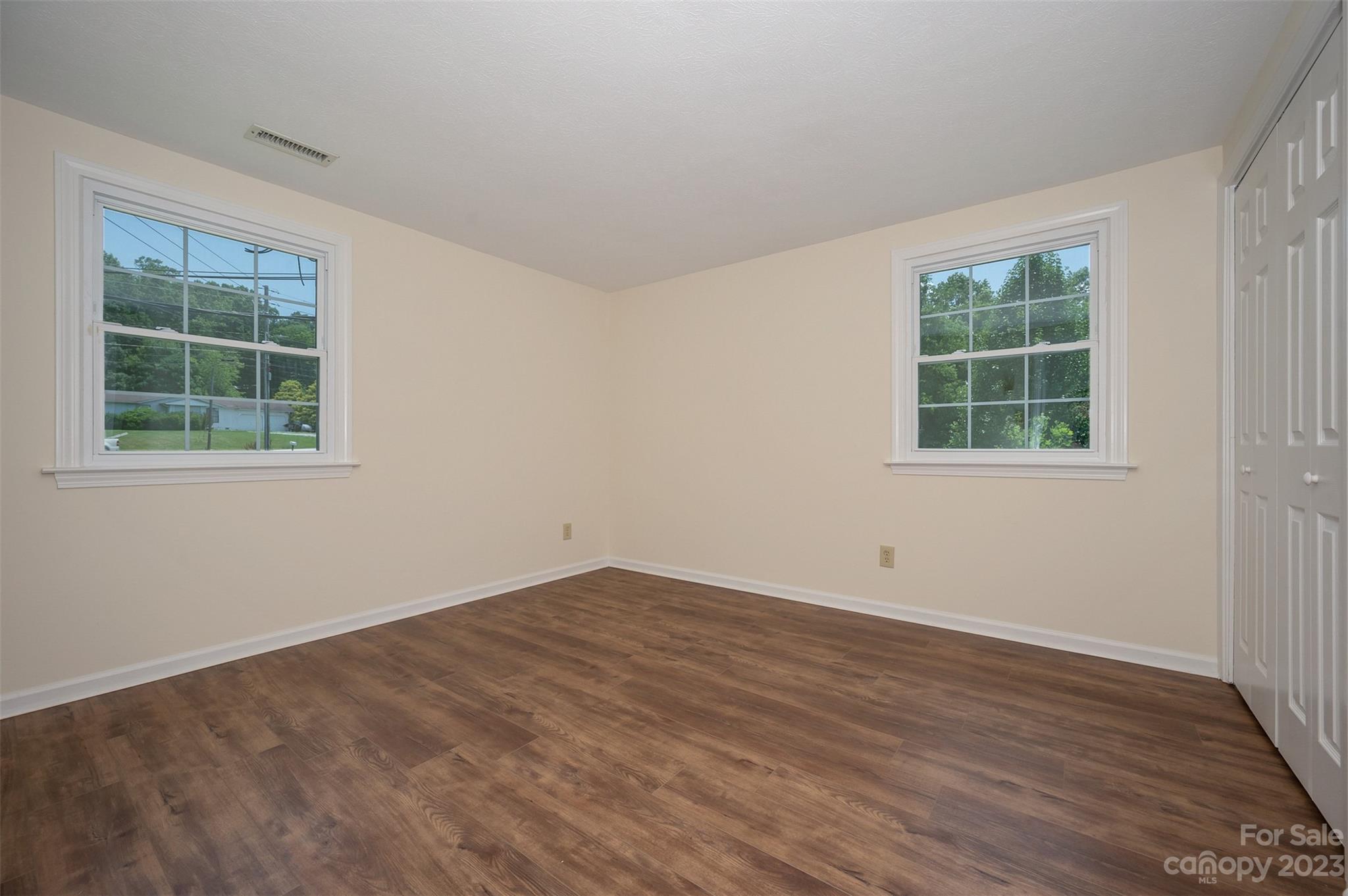 980 Brookside Camp Road Hendersonville, NC 28792 - Photo 22 of 47 an empty room with a window