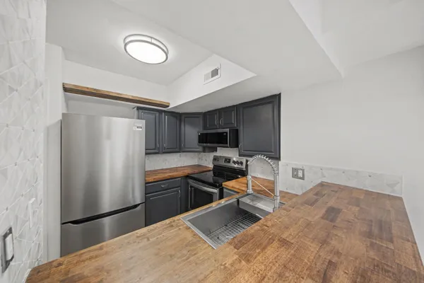 $235,000 | 300 Briarcrest Drive, Unit 140, Ann Arbor, MI 48104