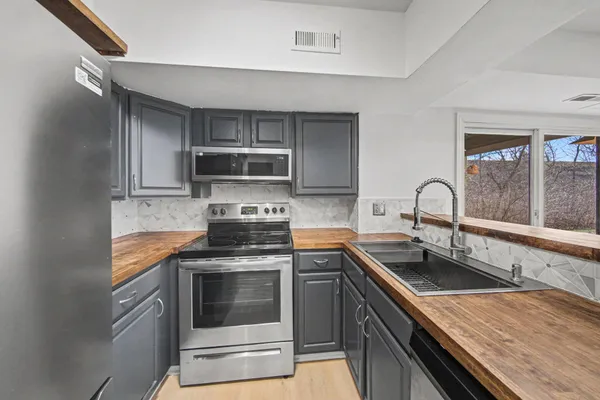 $235,000 | 300 Briarcrest Drive, Unit 140, Ann Arbor, MI 48104