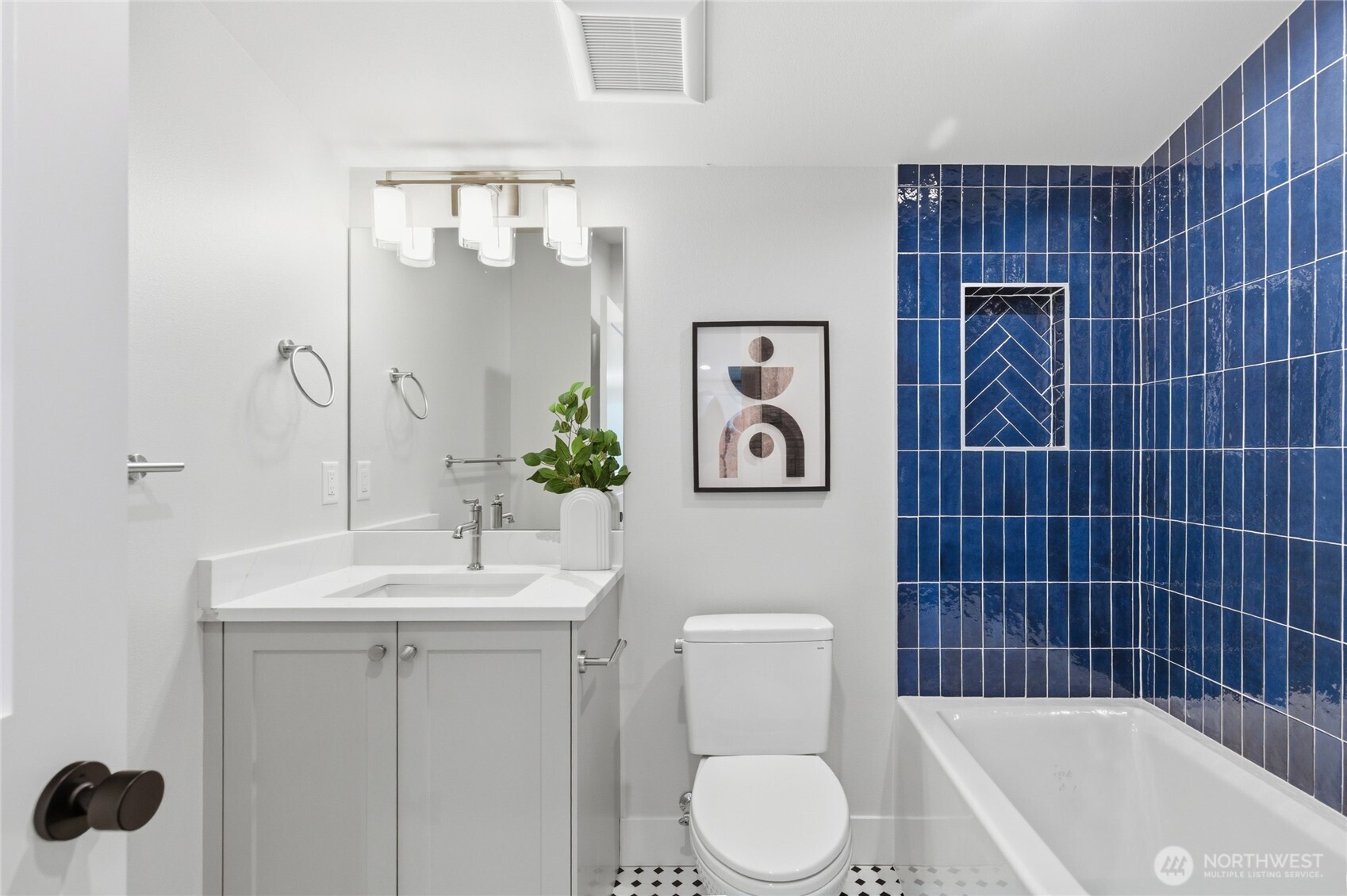 8817 Densmore Avenue North Seattle, WA 98103 - Photo 21 of 26