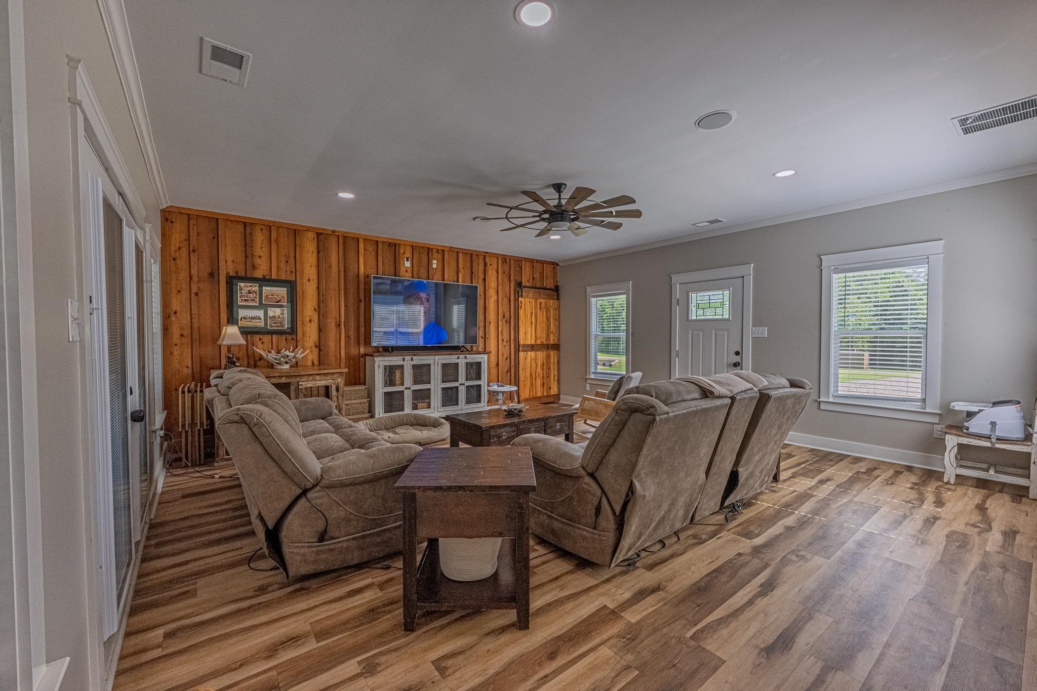 50 Shady Grove Road Williston, TN 38076 - Photo 21 of 35 a living room with furniture ceiling fan and a window