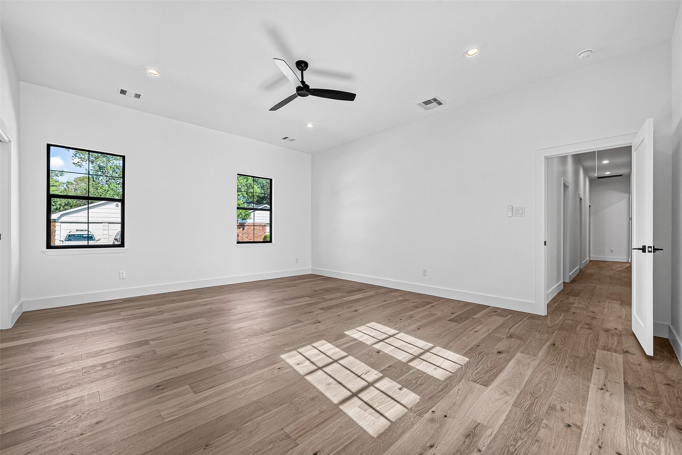 4802 Hummingbird Street Houston, TX 77035 - Photo 21 of 43 Primary Bedroom