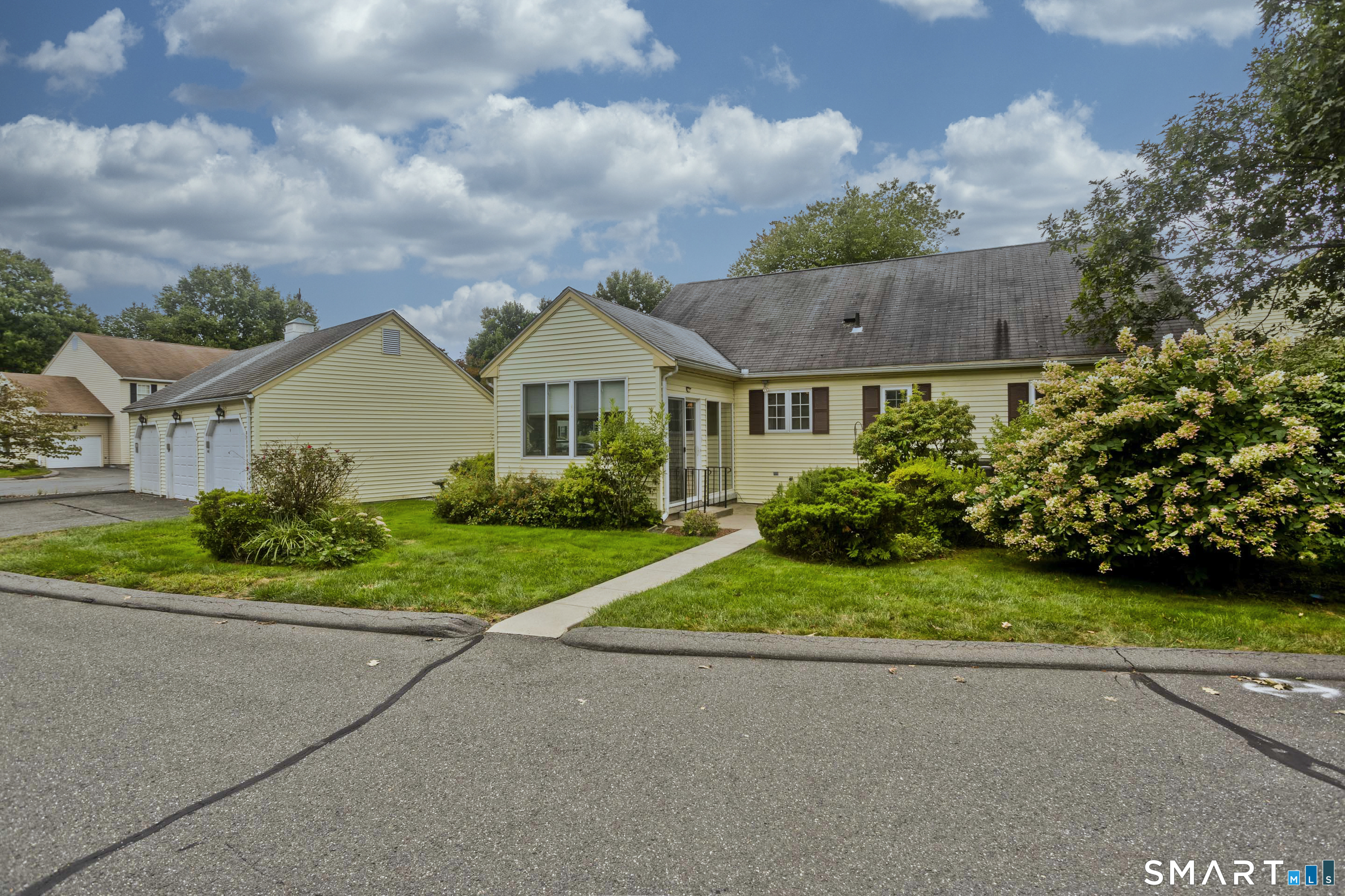 1 Strathmore Lane, Unit 1 Suffield, CT 06078 - Photo 4 of 36 Gallery Image 4