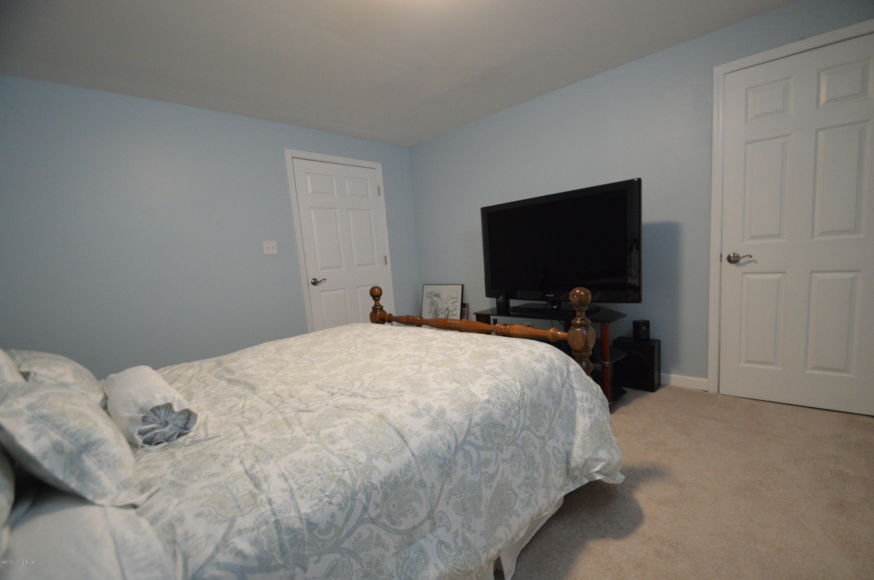 406 Old Towne Road Louisville, KY 40214 - Photo 34 of 49 4th bedroom from a different angle.