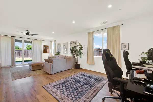 $565,000 | 1517 Falabella Way, Olivehurst, CA 95961