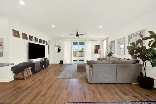 $565,000 | 1517 Falabella Way, Olivehurst, CA 95961