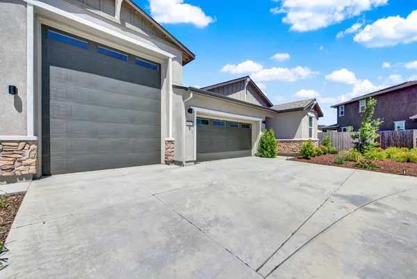 $565,000 | 1517 Falabella Way, Olivehurst, CA 95961