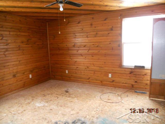 708 Bay Road Bay City, MI 48706 - Photo 7 of 11 20389590-6.JPG