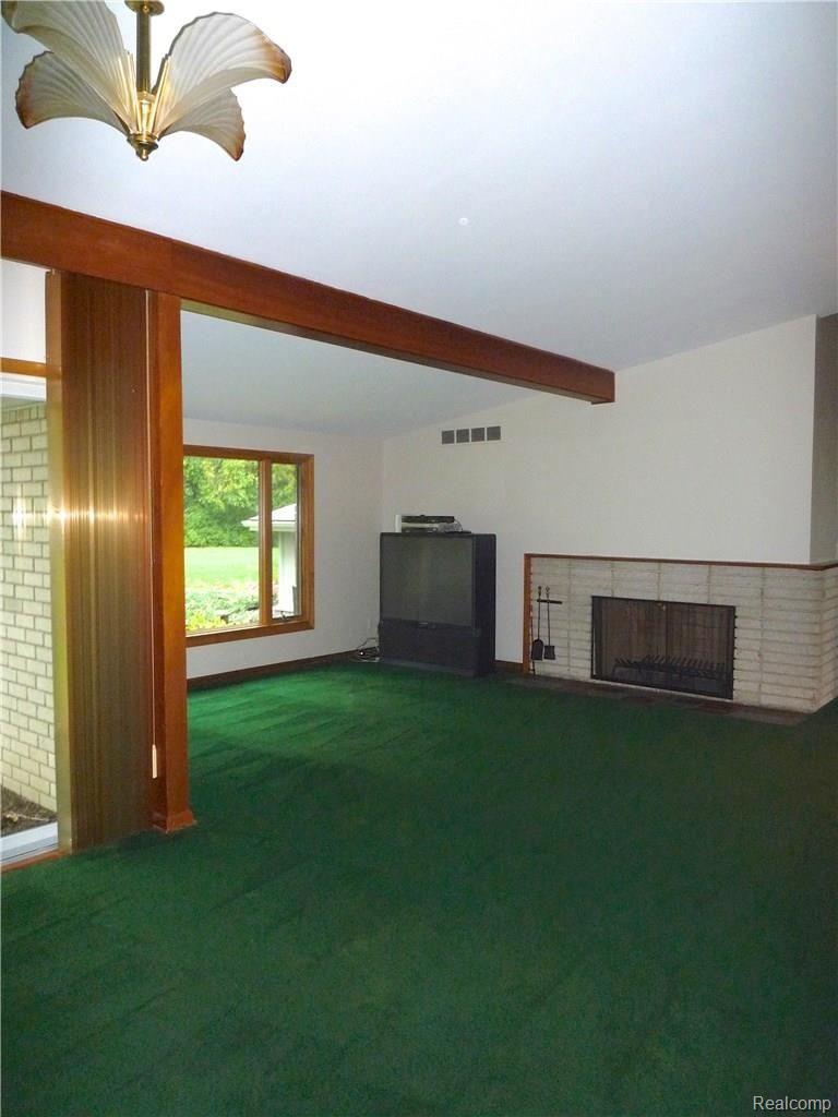 32495 Wing Lake Road Franklin, MI 48025 - Photo 8 of 30 8 Living Room.jpg