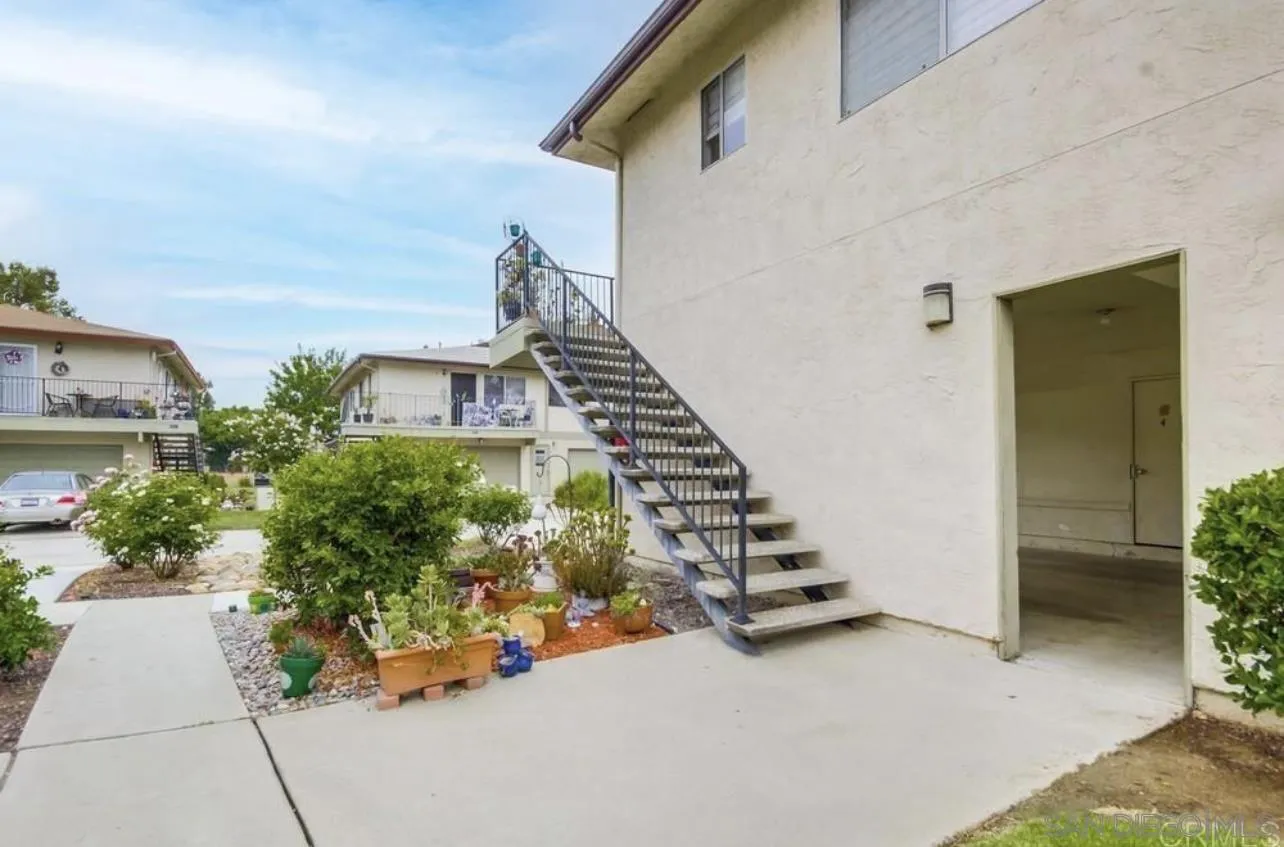 9858 Mission Vega Road, Unit 4 Santee, CA 92071 - Photo 3 of 18 Gallery Image 3