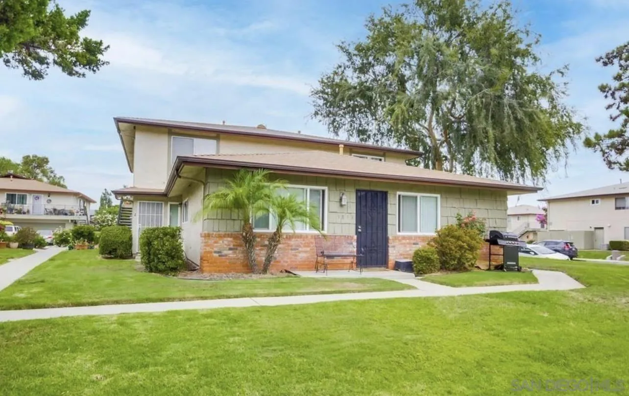 9858 Mission Vega Road, Unit 4 Santee, CA 92071 - Photo 5 of 18 Gallery Image 5