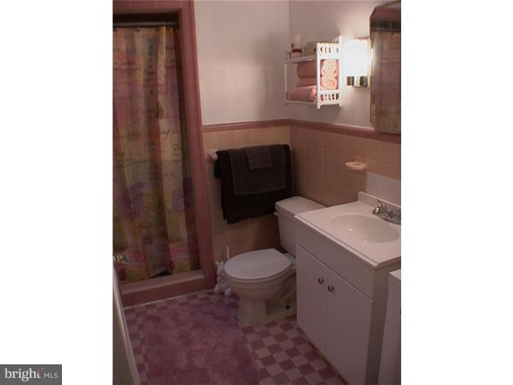 7547 Beverly Road Philadelphia, PA 19138 - Photo 13 of 23 Bathroom
