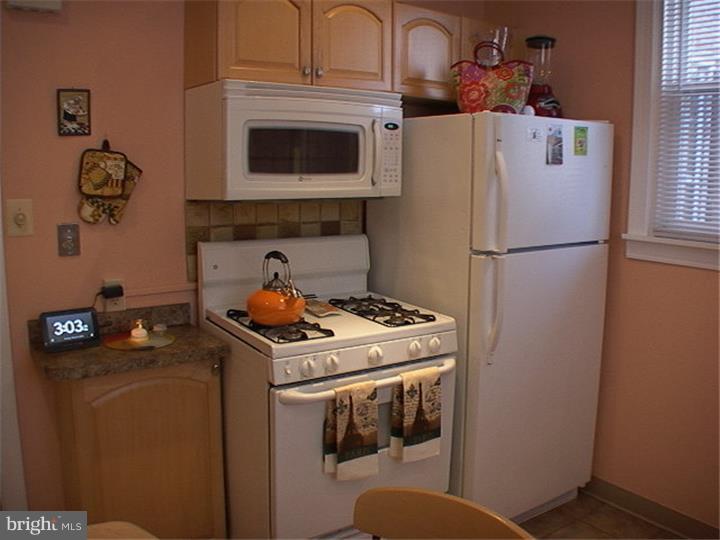 7547 Beverly Road Philadelphia, PA 19138 - Photo 9 of 23 Kitchen