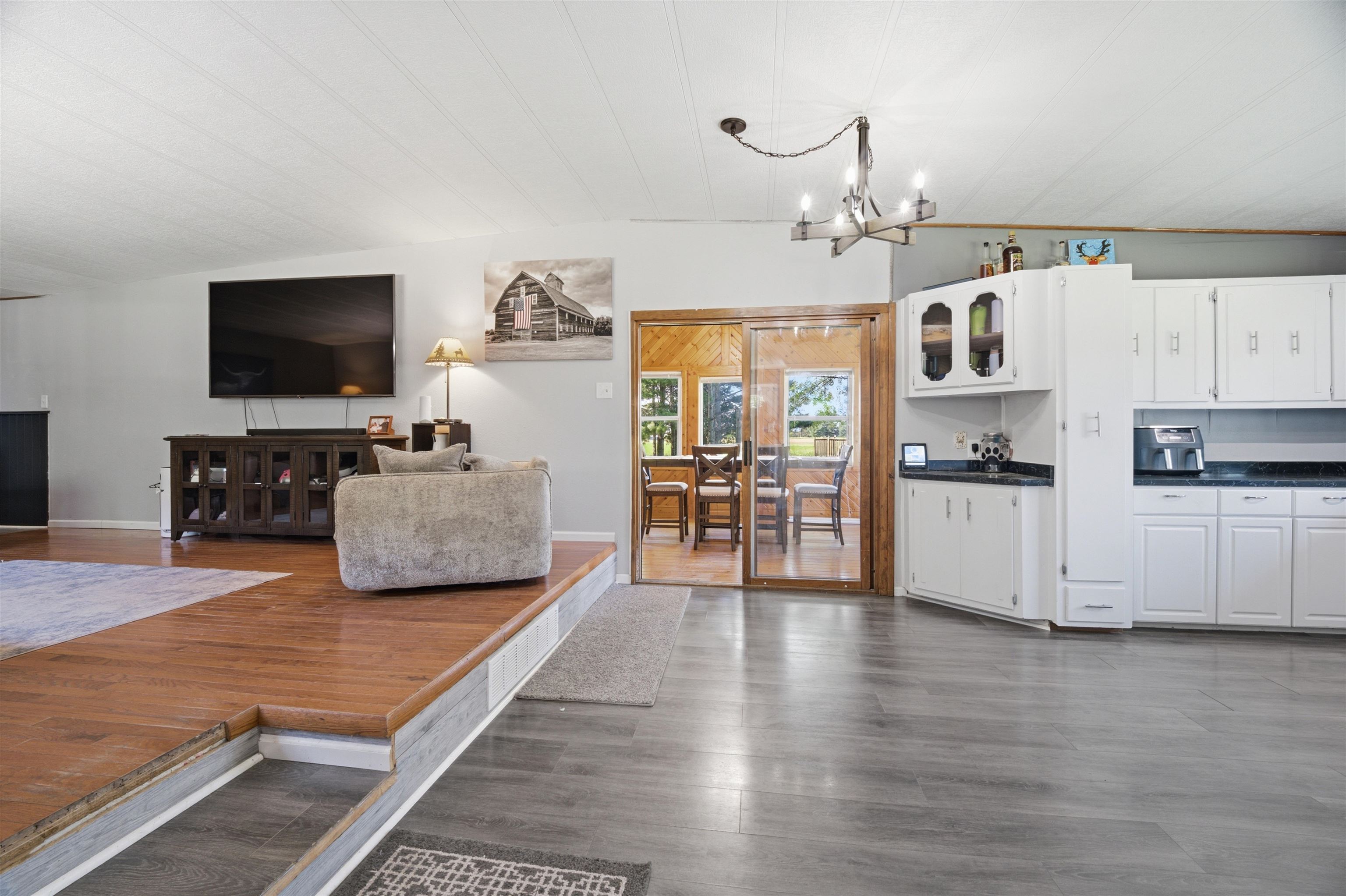 W10531 Roloff Road New London, WI 54961 - Photo 8 of 56