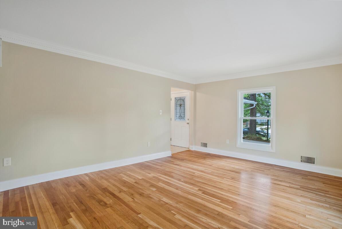 13006 Claxton Drive Laurel, MD 20708 - Photo 6 of 46 Living Room