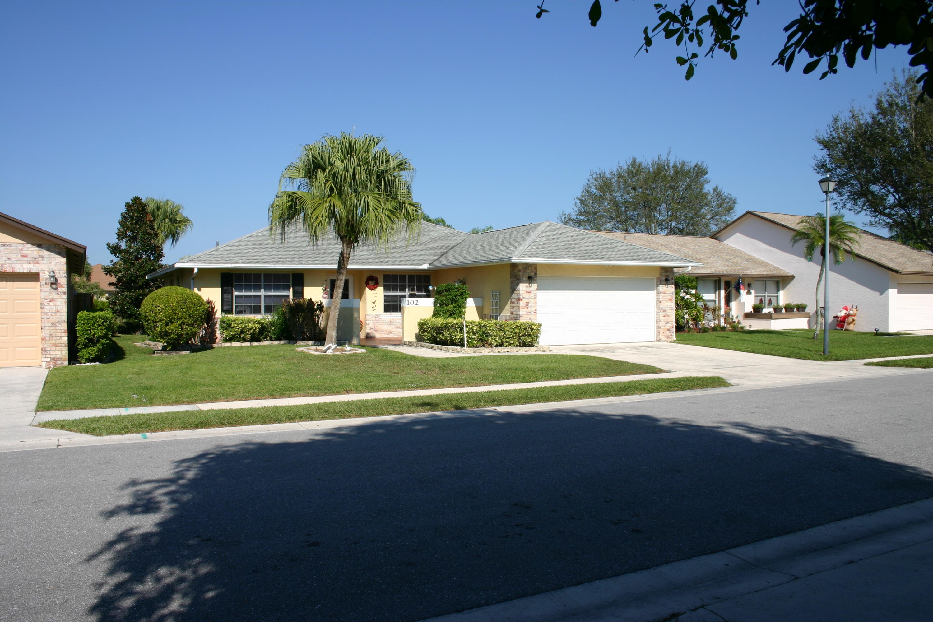 102 Stillwater Circle Jupiter, FL 33458 - Photo 3 of 28 IMG_8655