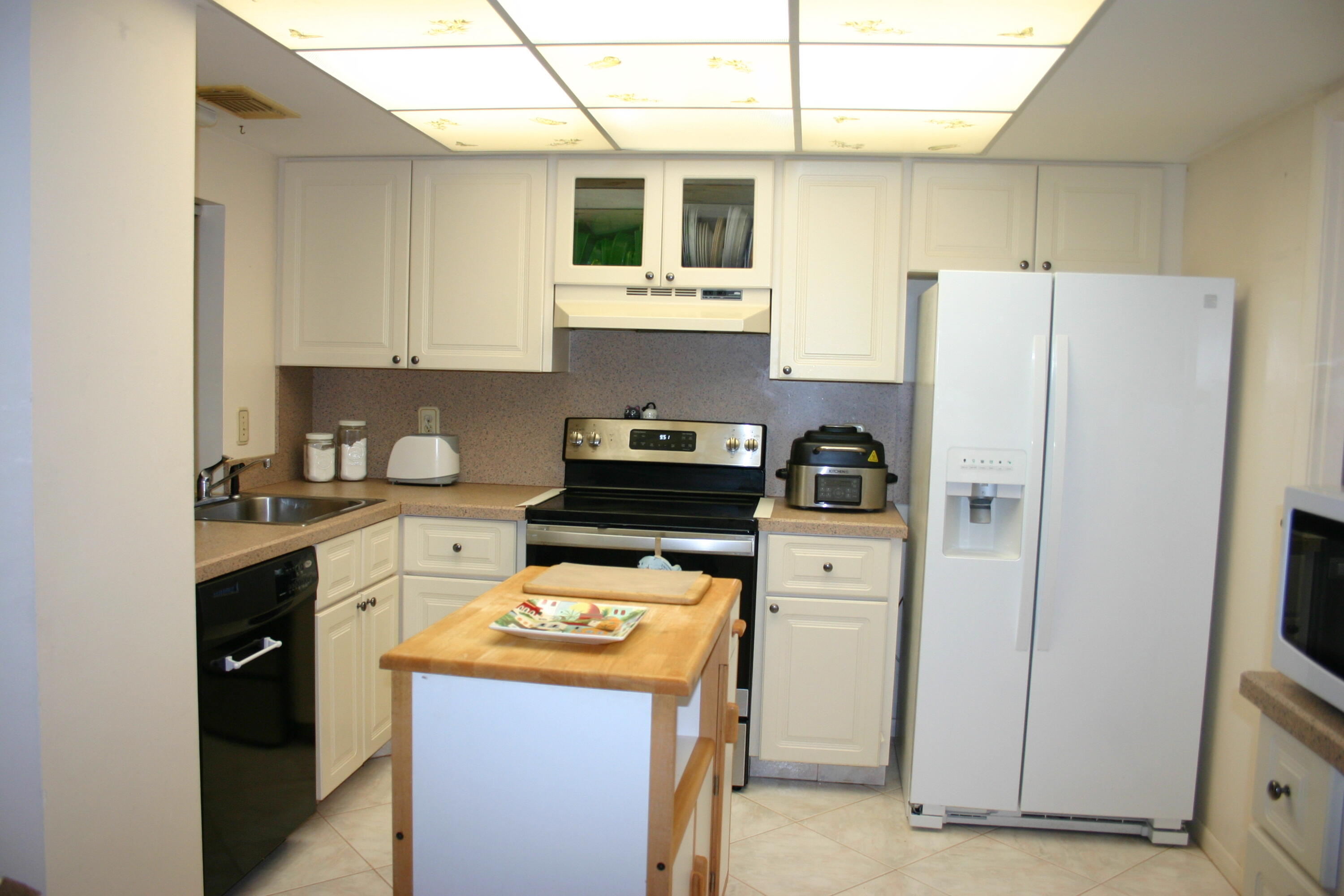 102 Stillwater Circle Jupiter, FL 33458 - Photo 7 of 28 IMG_8748