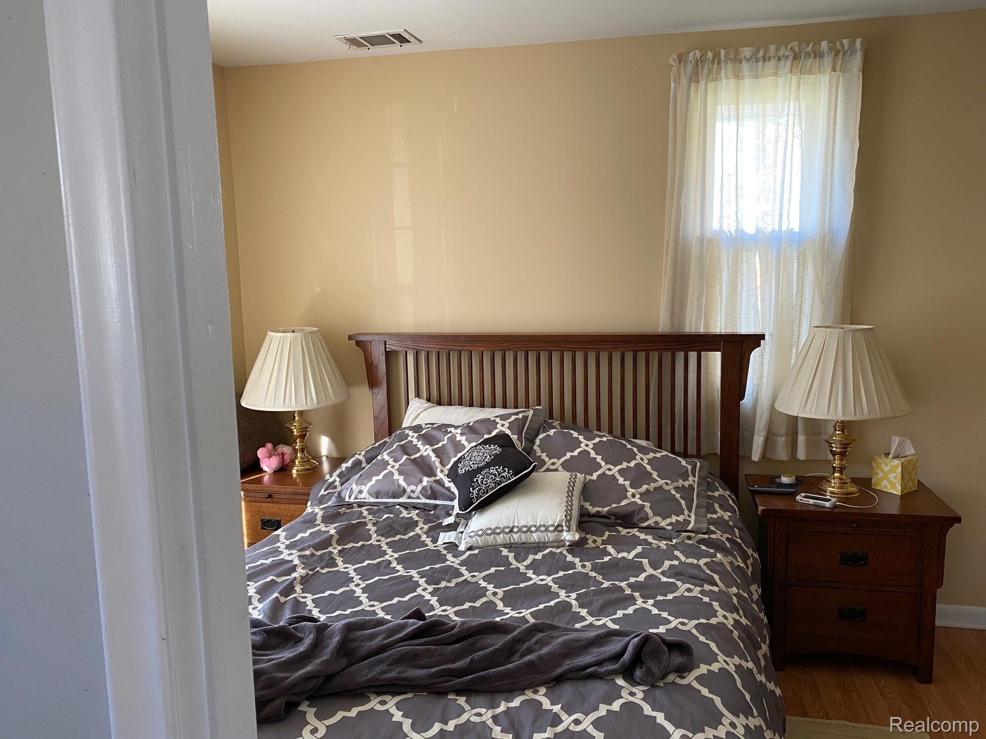 2421 Harrison Avenue Rochester, MI 48307 - Photo 15 of 16 IMG_0516.jpg