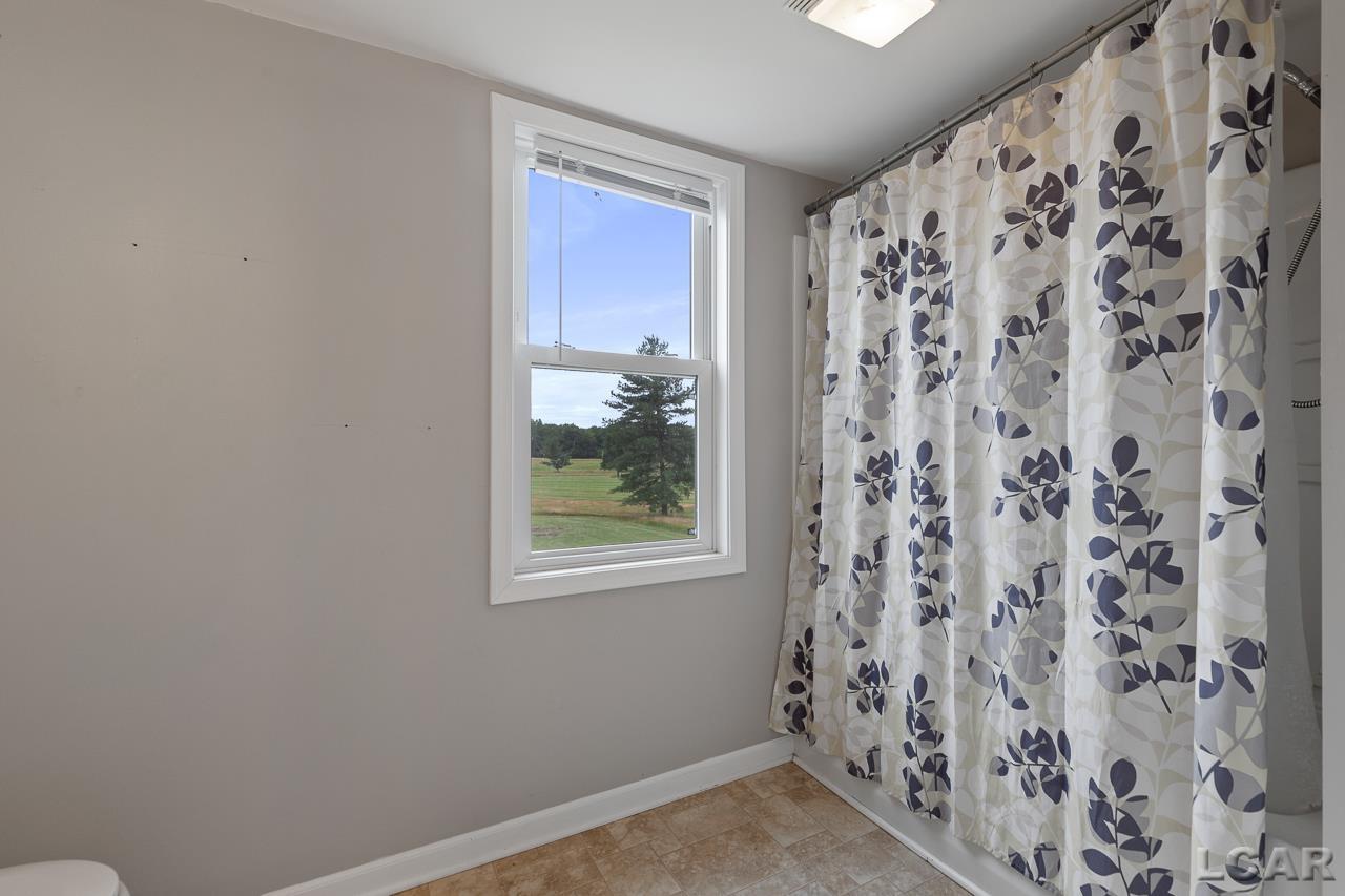 6187 Burton Road Adrian, MI 49221 - Photo 29 of 43 50146443-a7364f99-653a-4702-820b-d48609d92c19.JPG