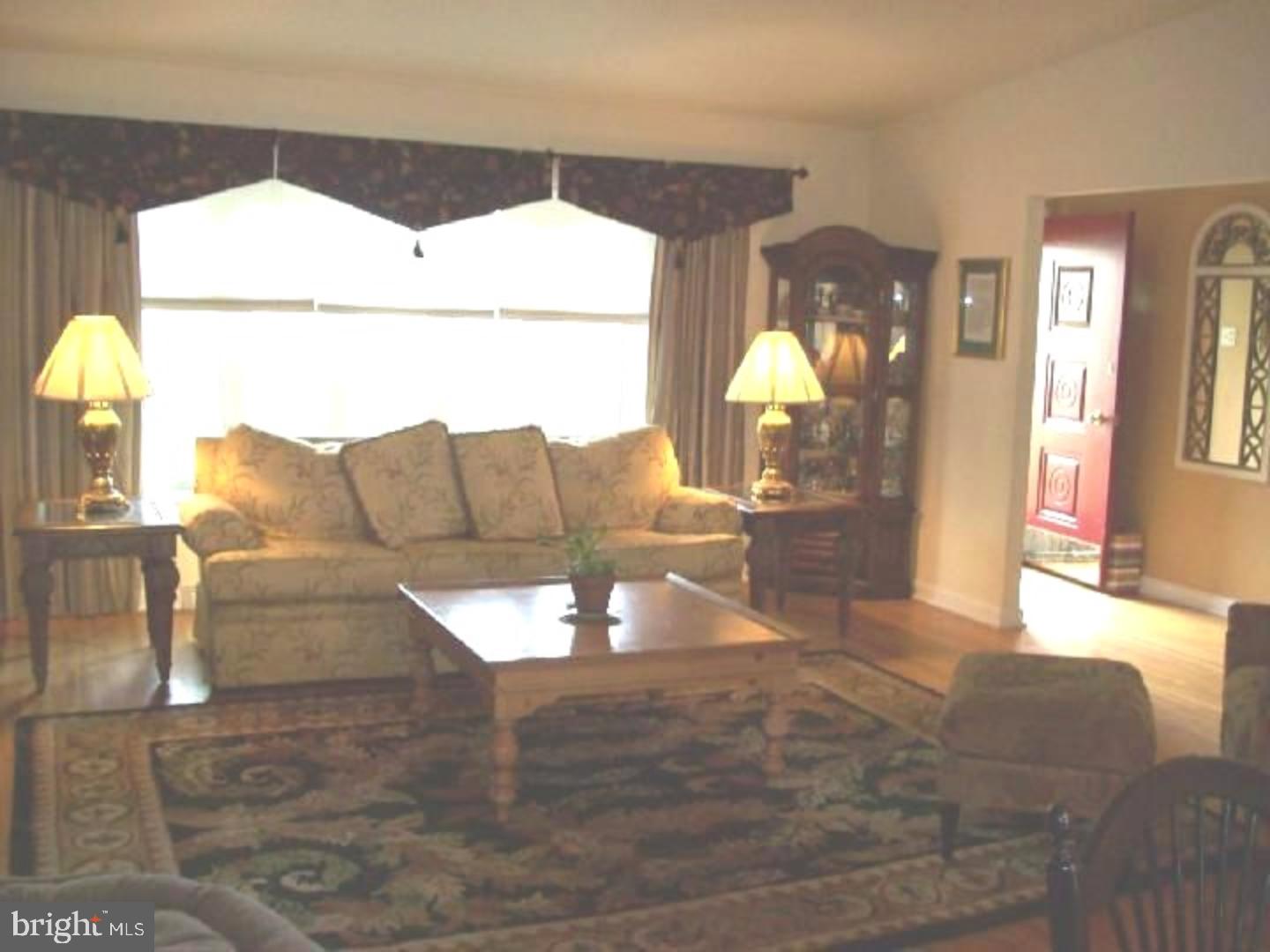 1589 Williams Road Abington, PA 19001 - Photo 3 of 10 Living Room