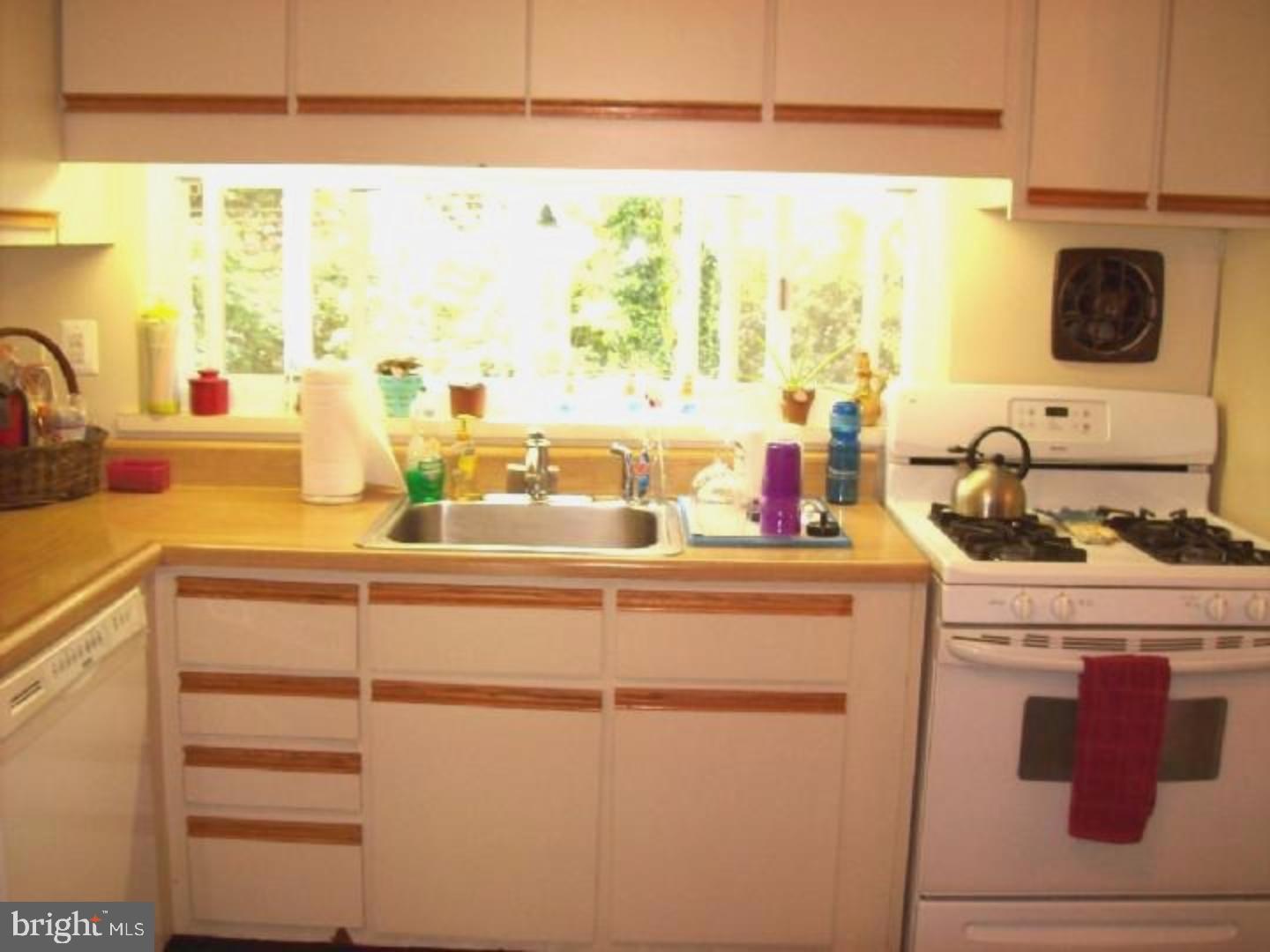 1589 Williams Road Abington, PA 19001 - Photo 5 of 10 Kitchen