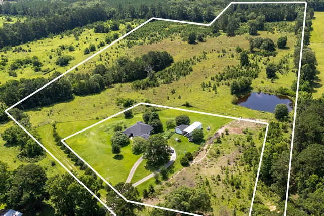 a view of a tennis court