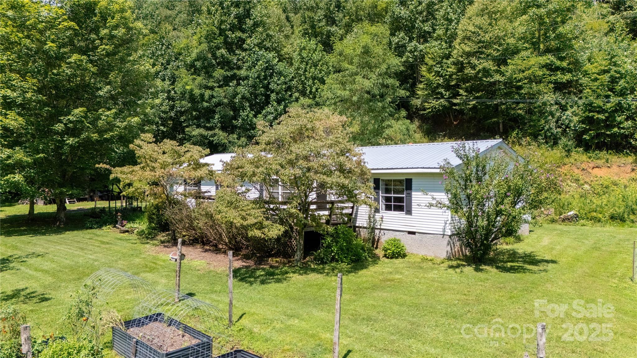 614 Upper Doe Bag Road Green Mountain, NC 28740 - Photo 20 of 44 a backyard of a house with table and chairs