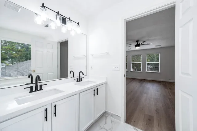 $2,450 | 10218 Dr Peridot Cove, Houston, TX 77095