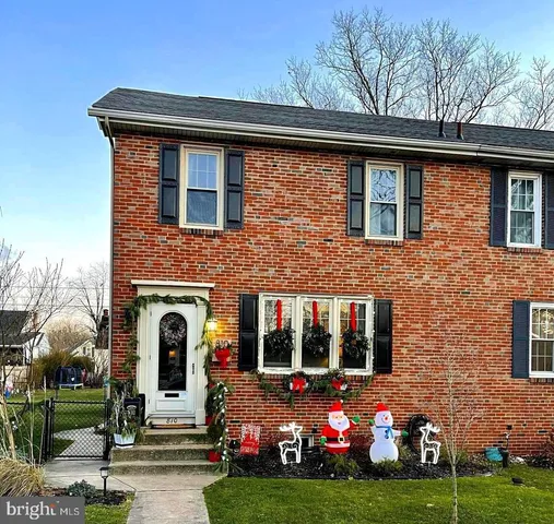 a front view of house with yard