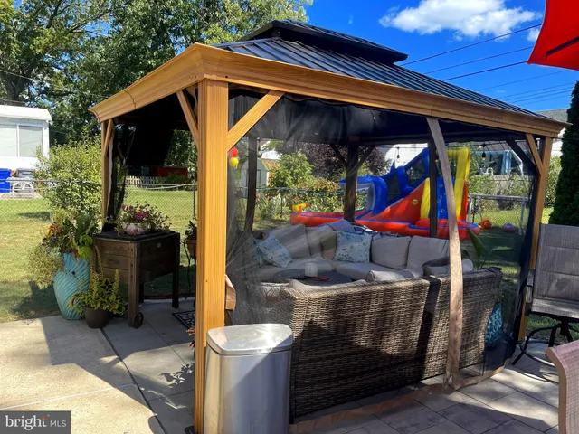 a view of an outdoor space