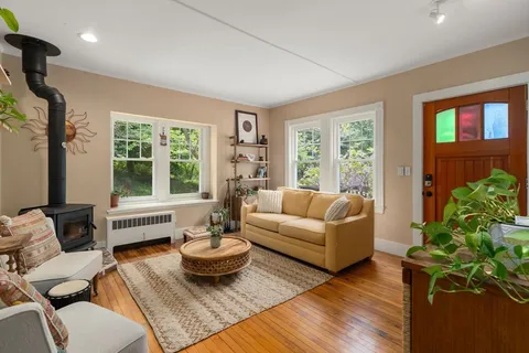 $699,000 | 11 Curve Street, Sherborn, MA 01770