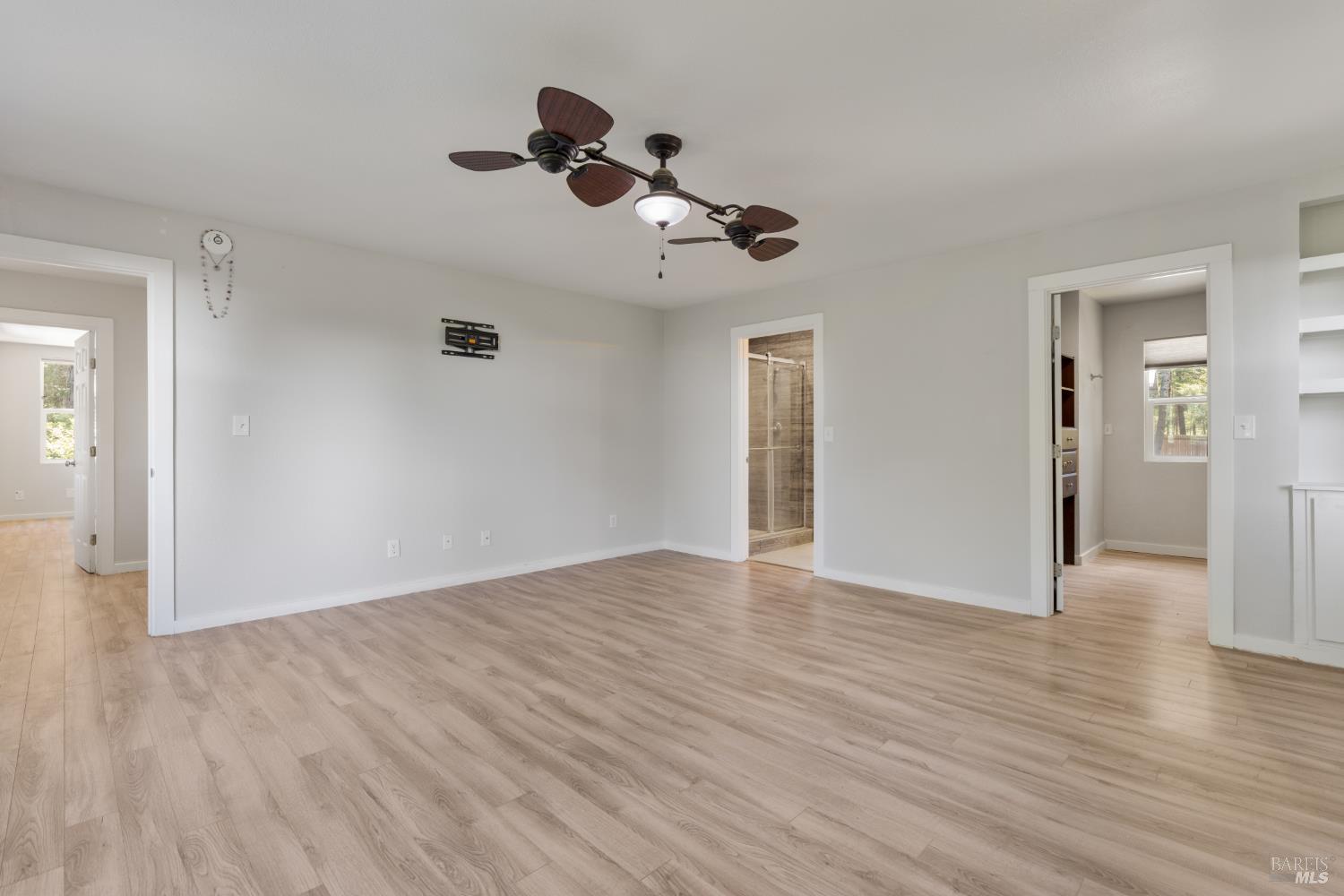 44000 Iversen Road Gualala, CA 95445 - Photo 14 of 57 Primary bedroom with large walk in closet and full bath including soaking tub and shower.