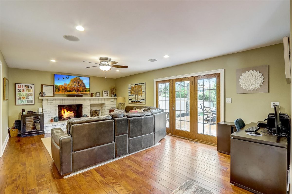 4365 Phyllis Drive Northbrook, IL 60062 - Photo 12 of 55 a living room with furniture and a flat screen tv