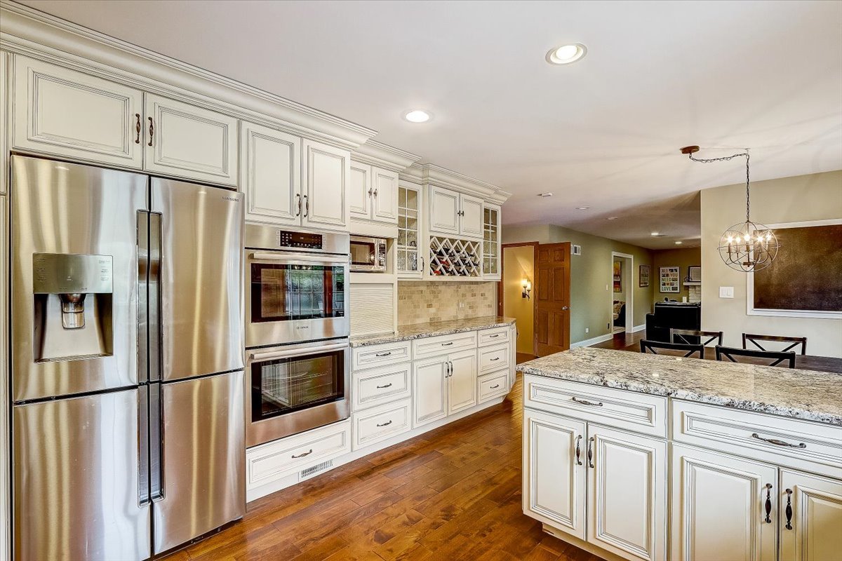 4365 Phyllis Drive Northbrook, IL 60062 - Photo 19 of 55 a kitchen with stainless steel appliances a refrigerator sink and microwave