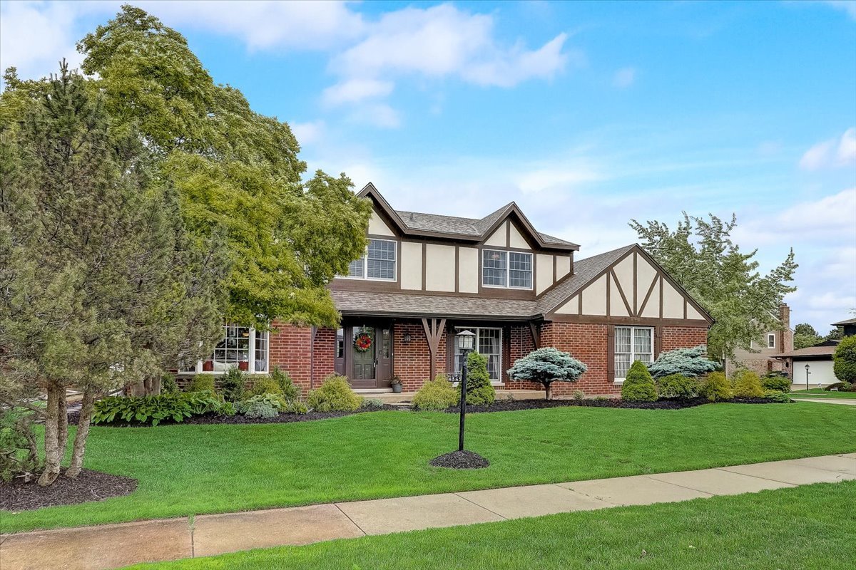 4365 Phyllis Drive Northbrook, IL 60062 - Photo 4 of 55 a front view of a house with a garden