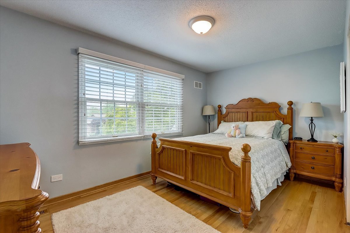 4365 Phyllis Drive Northbrook, IL 60062 - Photo 33 of 55 a bedroom with a bed and a window