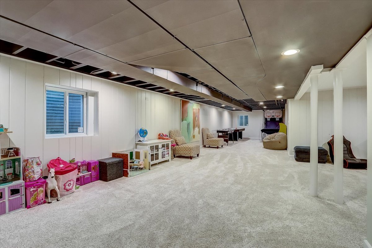 4365 Phyllis Drive Northbrook, IL 60062 - Photo 45 of 55 a view of a livingroom with furniture