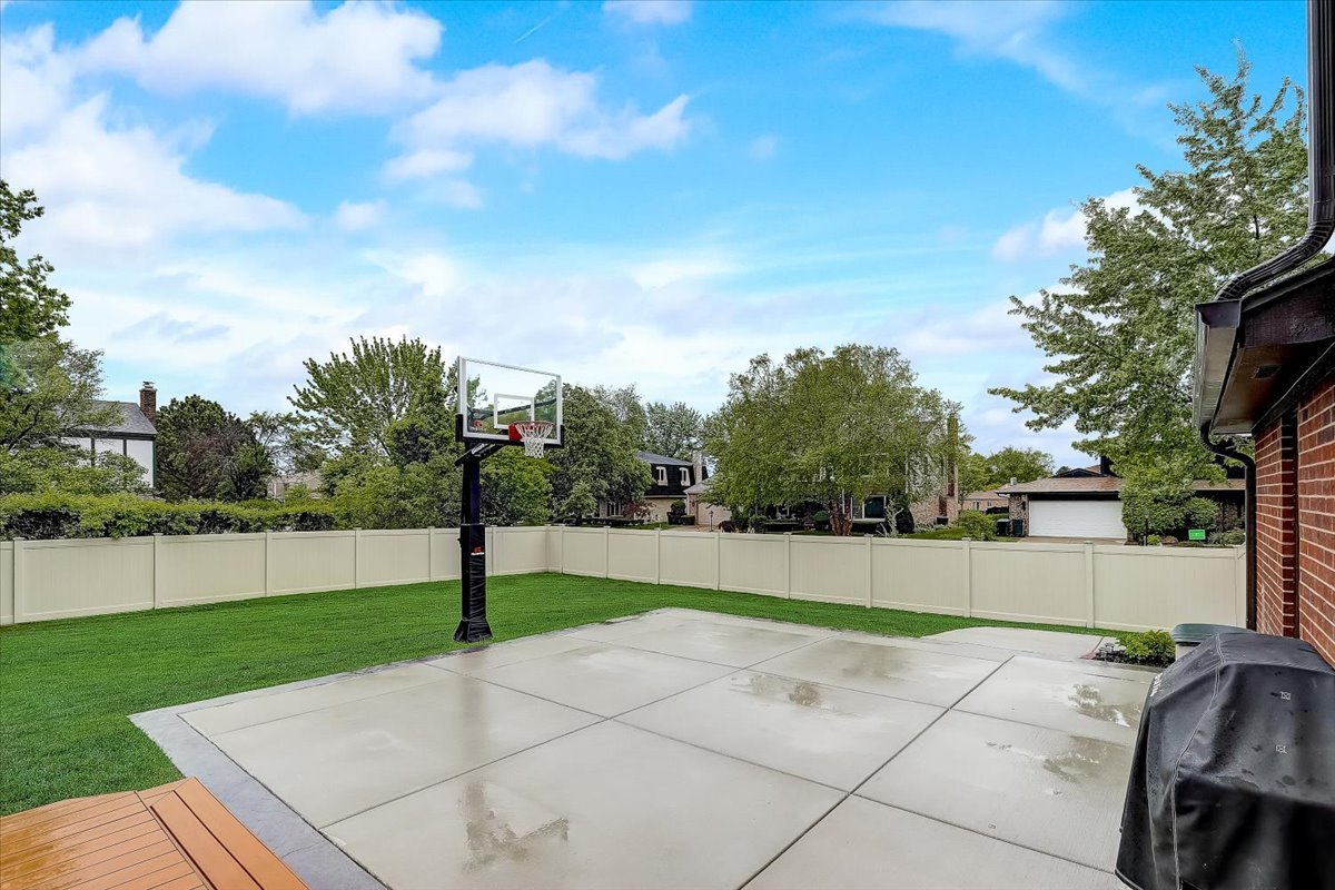 4365 Phyllis Drive Northbrook, IL 60062 - Photo 52 of 55 a view of a park with large trees