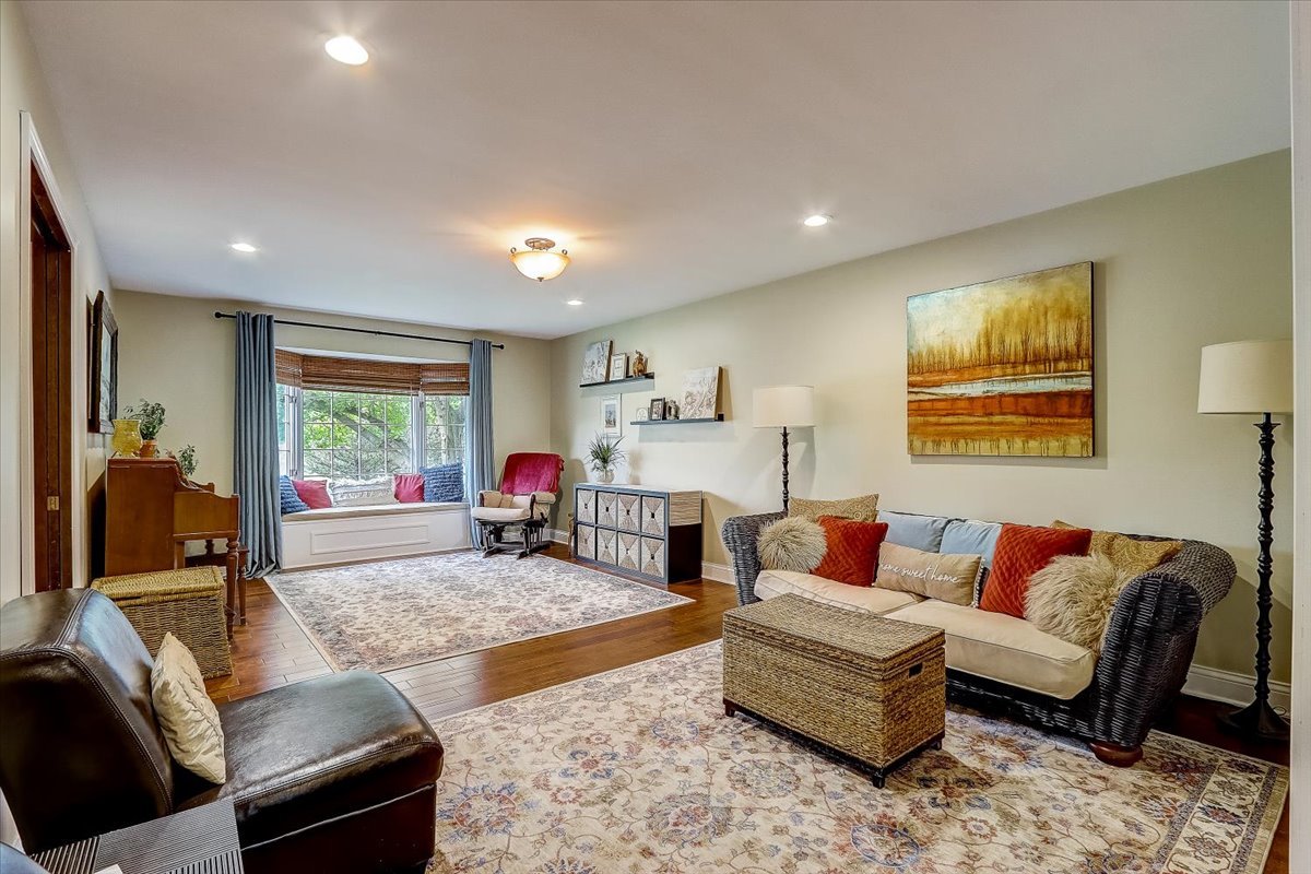 4365 Phyllis Drive Northbrook, IL 60062 - Photo 8 of 55 a living room with furniture and a large window