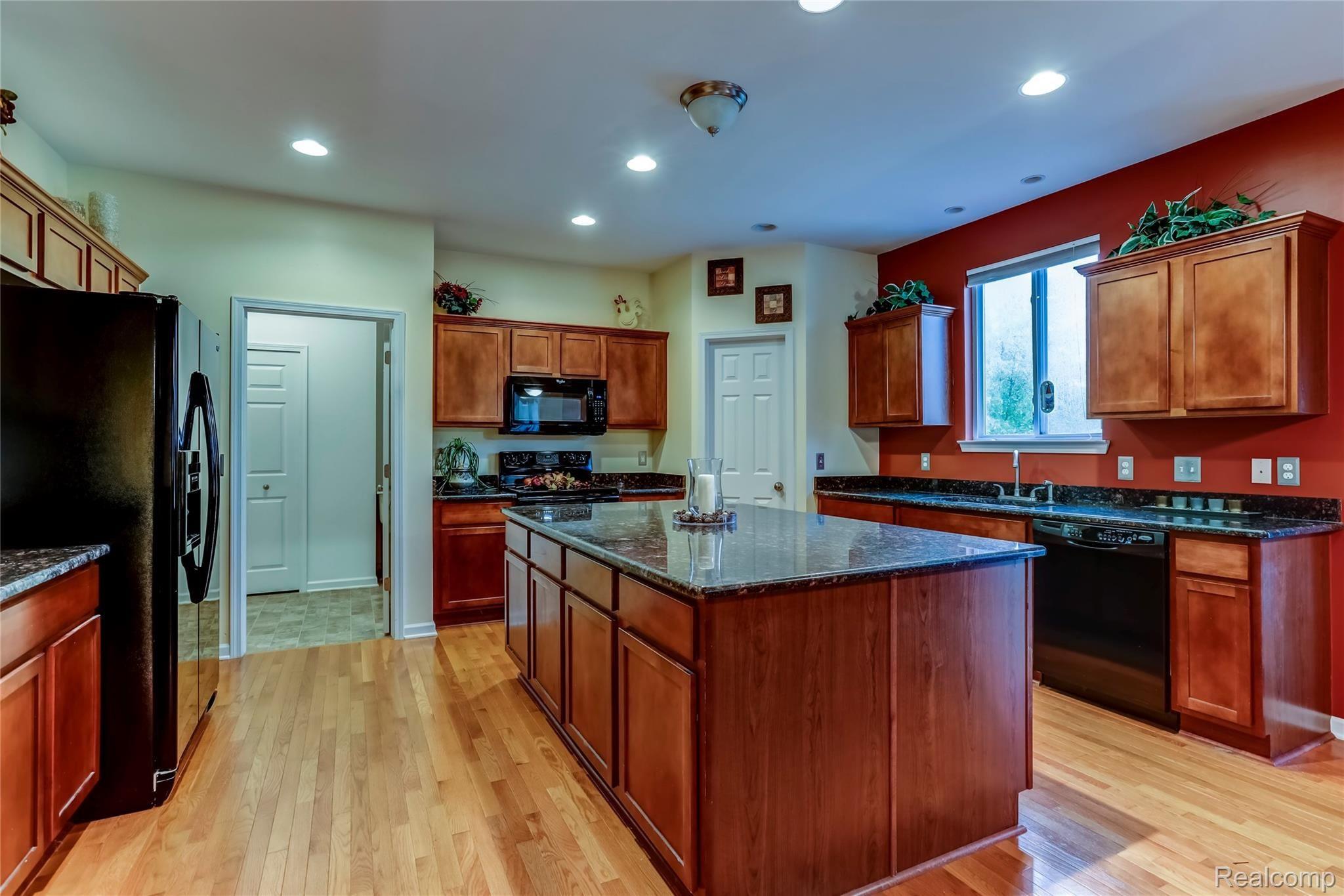 47770 Gloede Road Macomb, MI 48044 - Photo 5 of 27 47770 Gloede Road, Macomb, MI-10-FULL.jpg