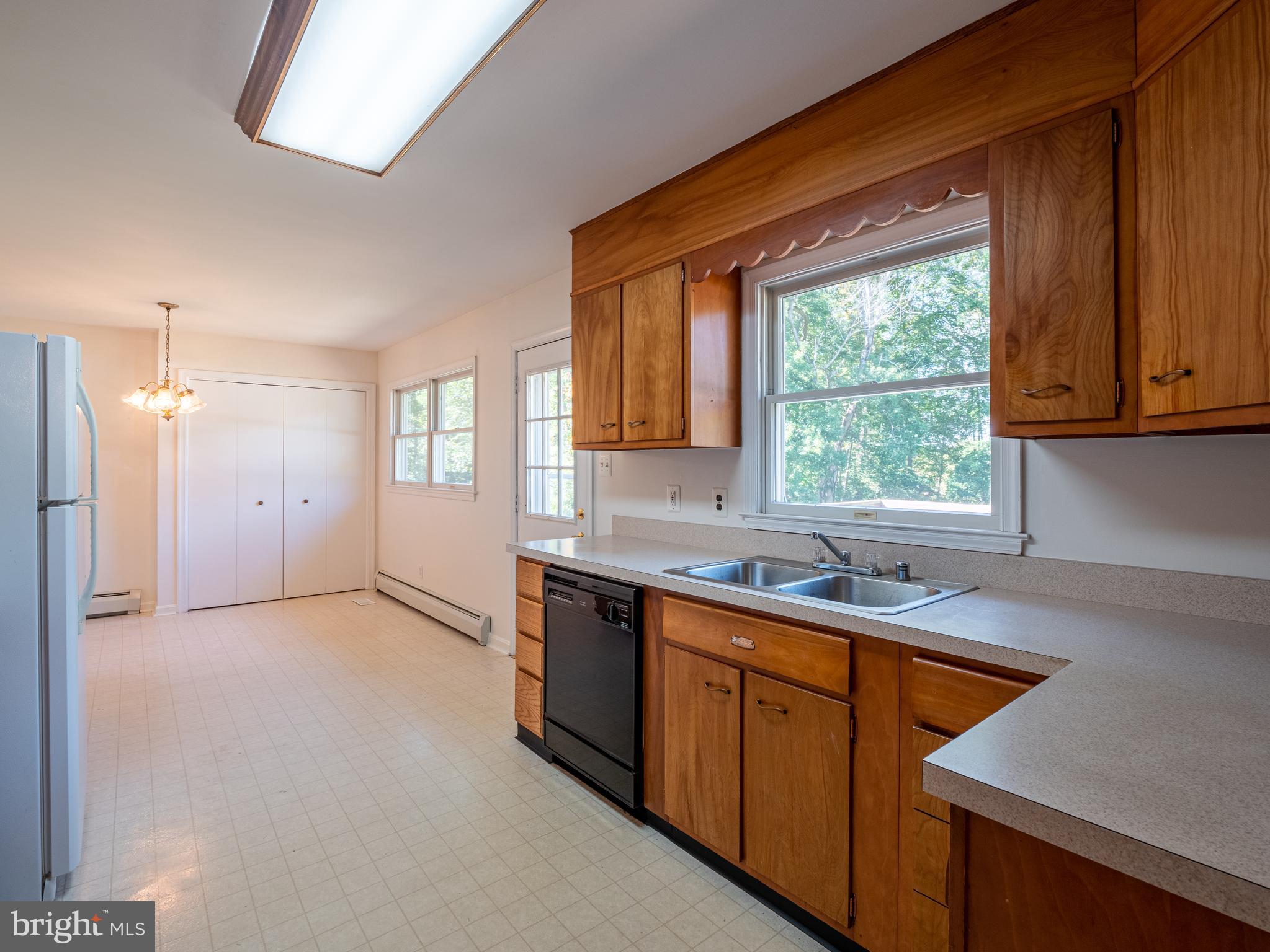 580 Plum Point Road Huntingtown, MD 20639 - Photo 17 of 48 Eat in Kitchen