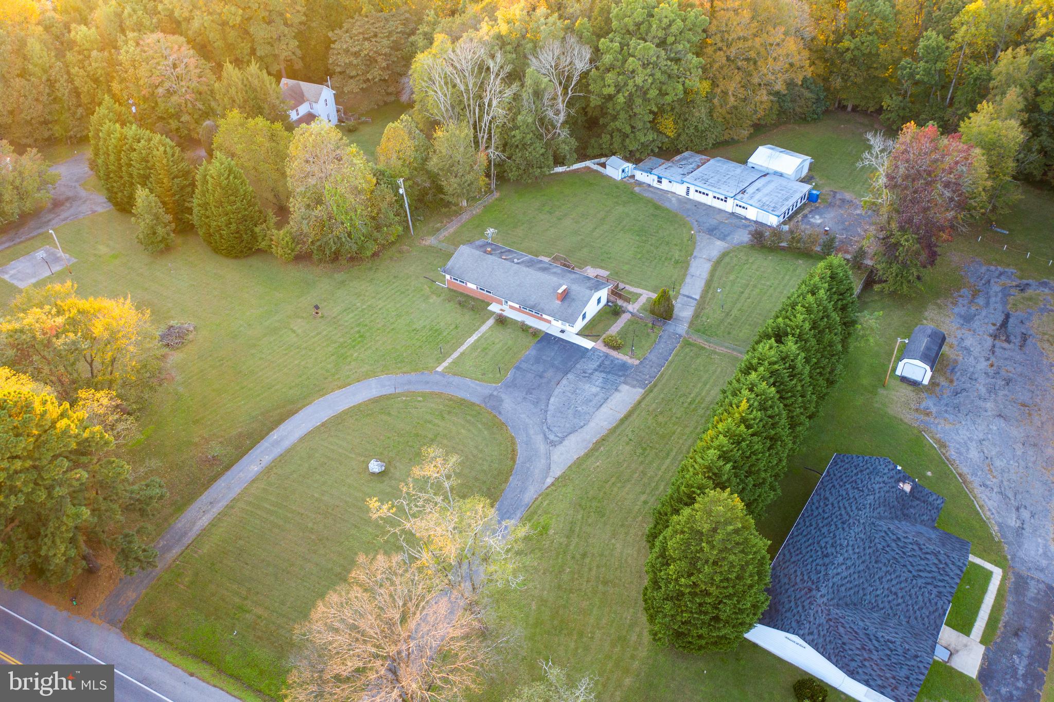 580 Plum Point Road Huntingtown, MD 20639 - Photo 34 of 48 Aerial View showing privacy and U shaped driveway