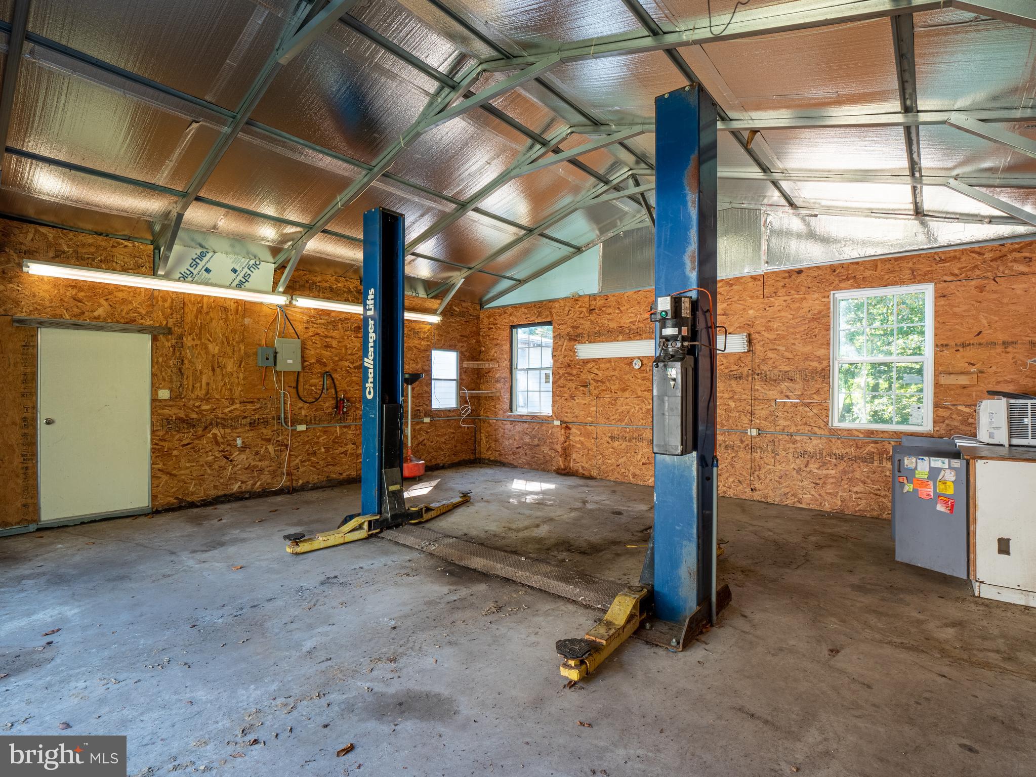 580 Plum Point Road Huntingtown, MD 20639 - Photo 5 of 48 Detached 676 sq. ft. garage w/6,000 car lift