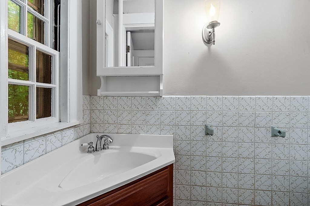 13 St Elmo Road Worcester, MA 01602 - Photo 8 of 35 Gallery Image 8