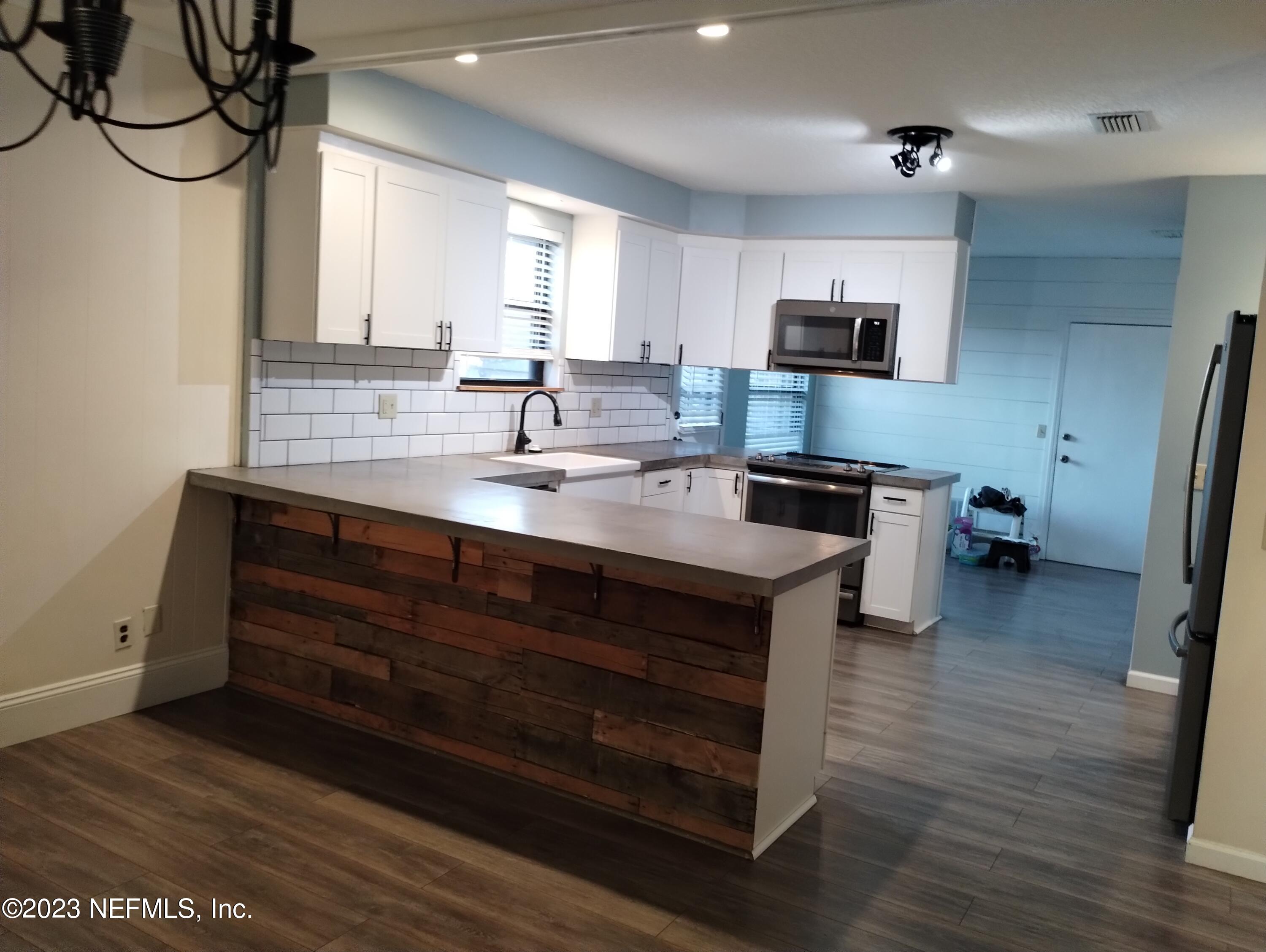 215 Foxridge Road Orange Park, FL 32065 - Photo 11 of 31 bar